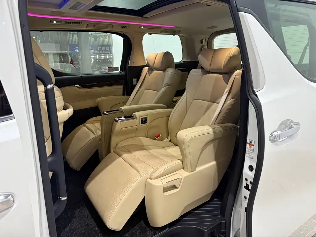 Toyota Alphard 2019 — фото 16