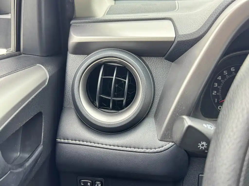 Toyota RAV4 2017 — фото 24