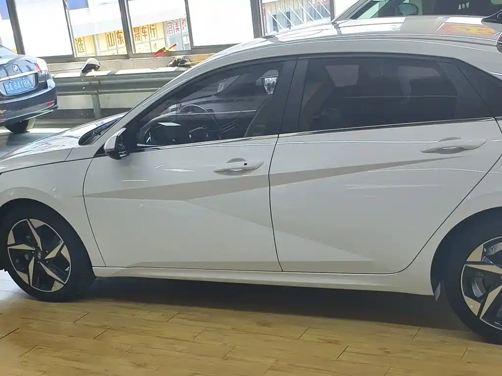 Hyundai Elantra 2023