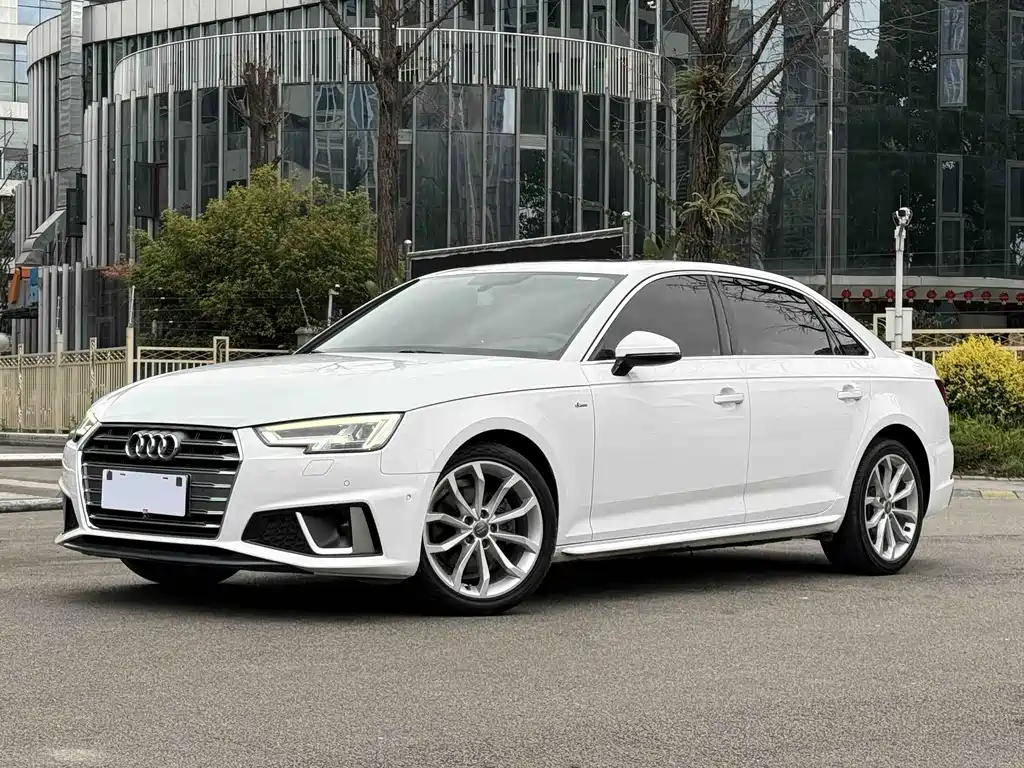Audi A4L 2019 — фото 1
