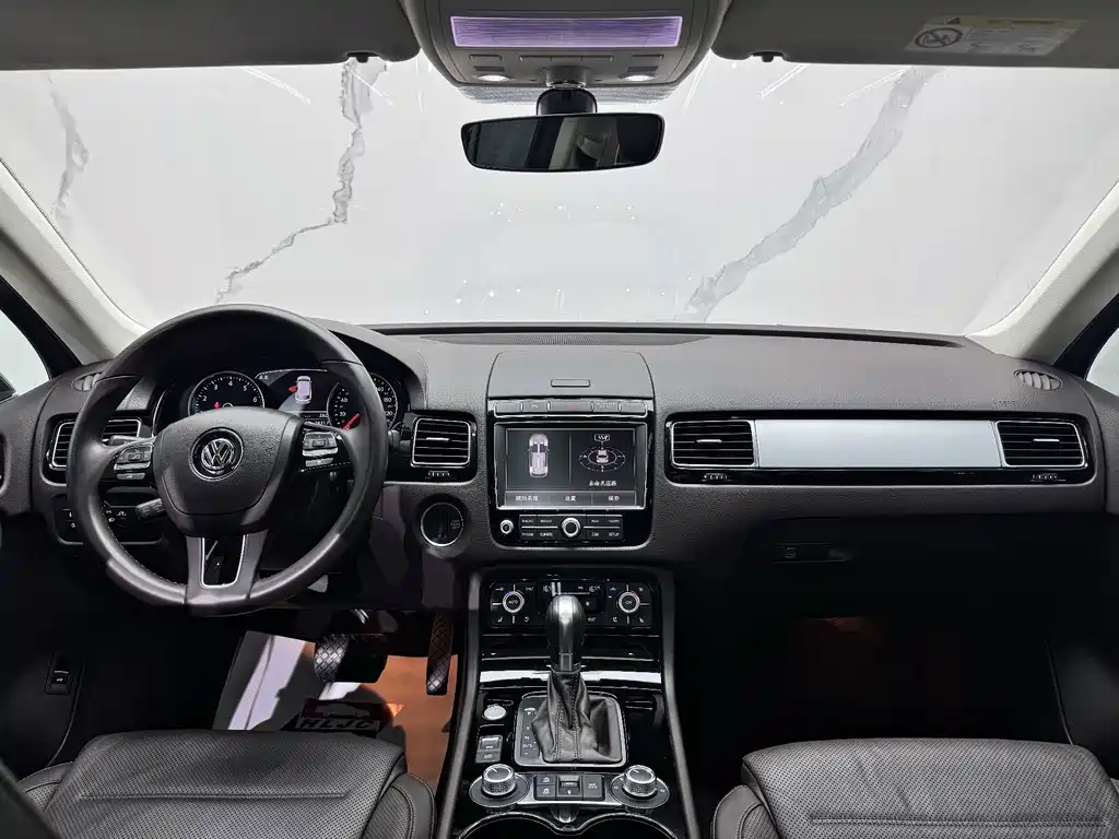 Volkswagen Touareg 2018 — фото 10