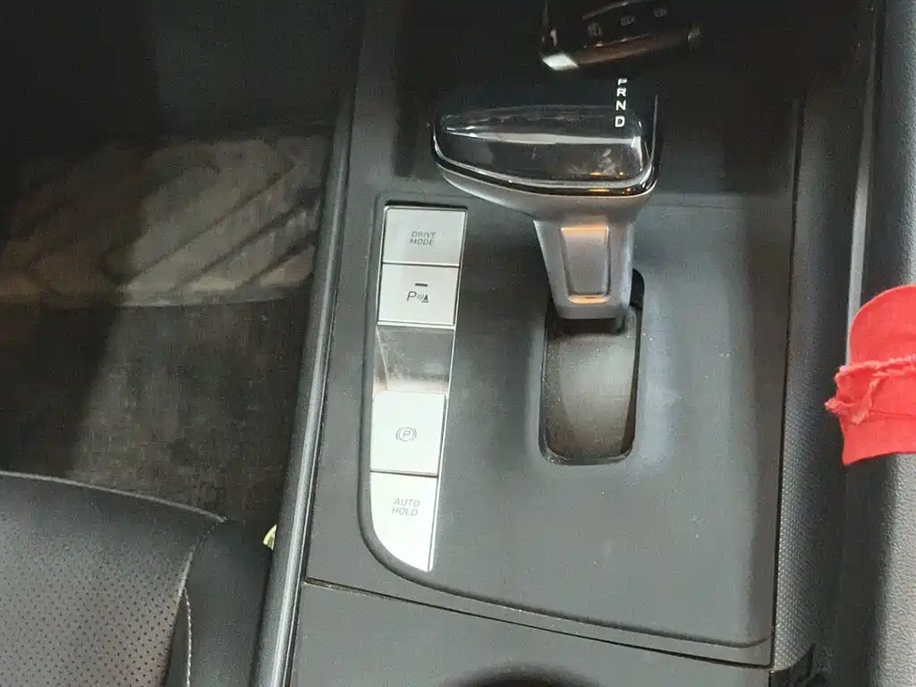 Hyundai Elantra 2023 — фото 18