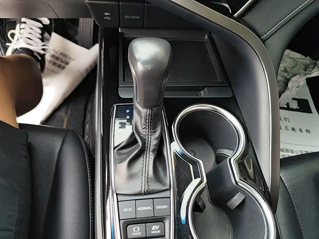 Toyota Camry 2019 — фото 14