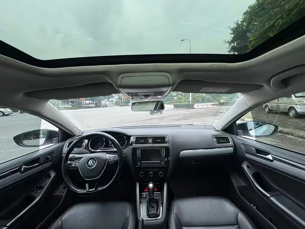 Volkswagen Sagitar 2017