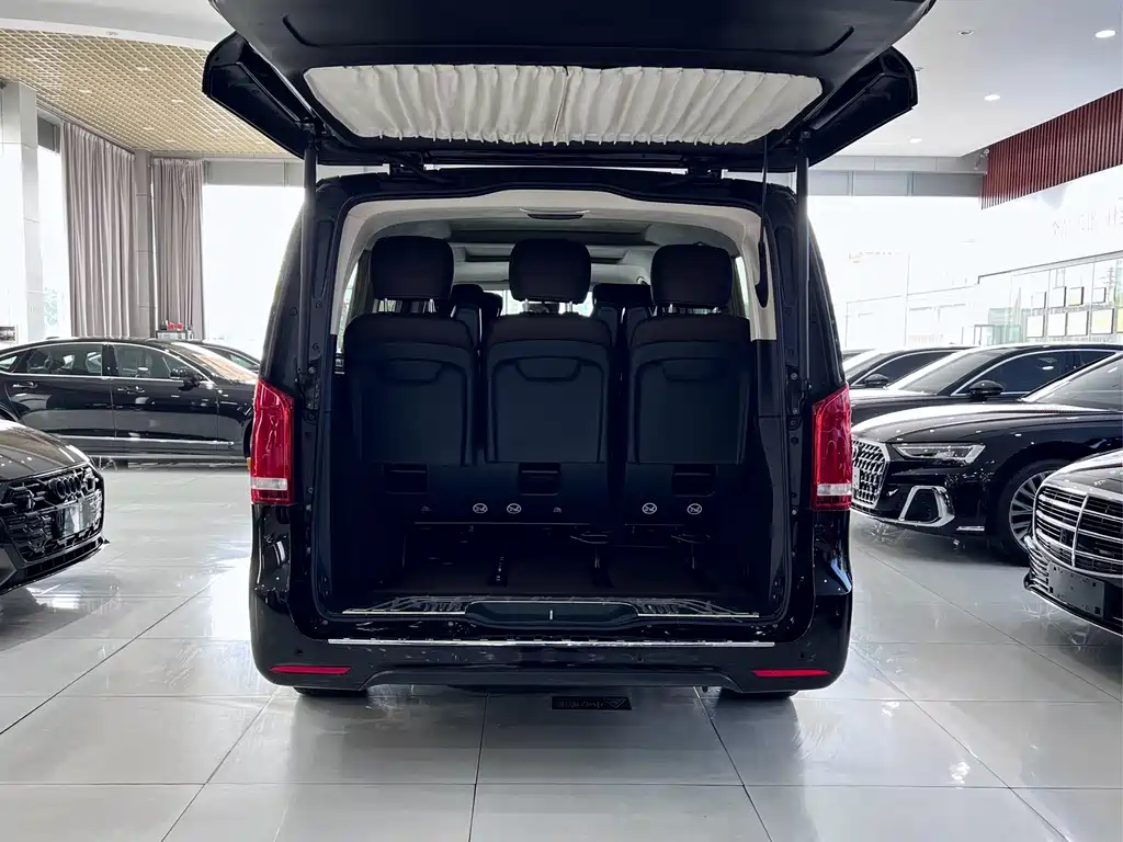 Mercedes-Benz V-Class 2022 — фото 25