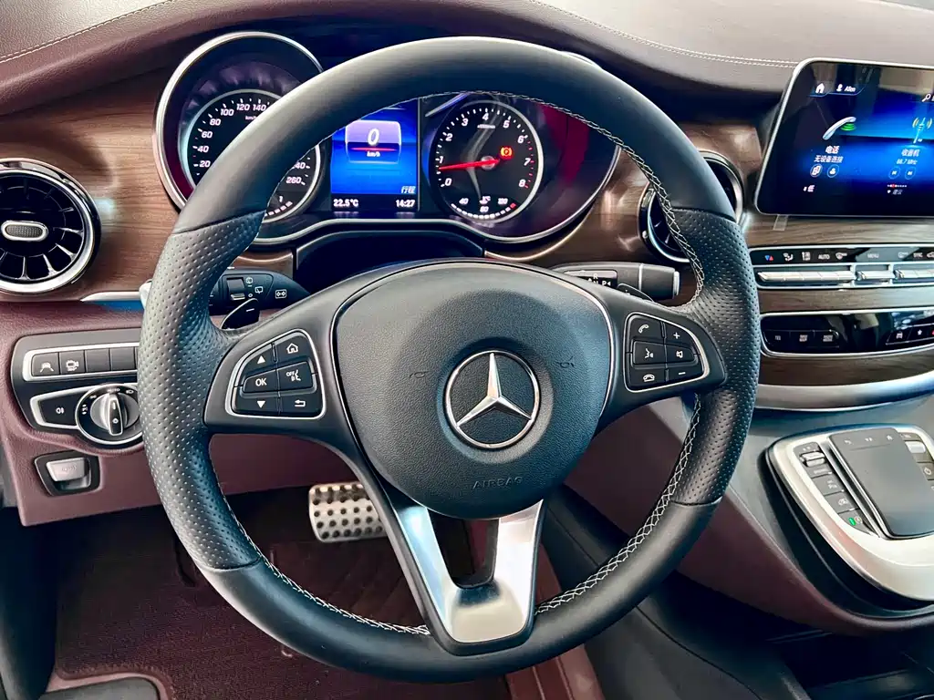 Mercedes-Benz V-Class 2022 — фото 15