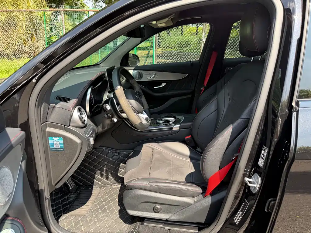 Mercedes-Benz GLC AMG 2019 — фото 11