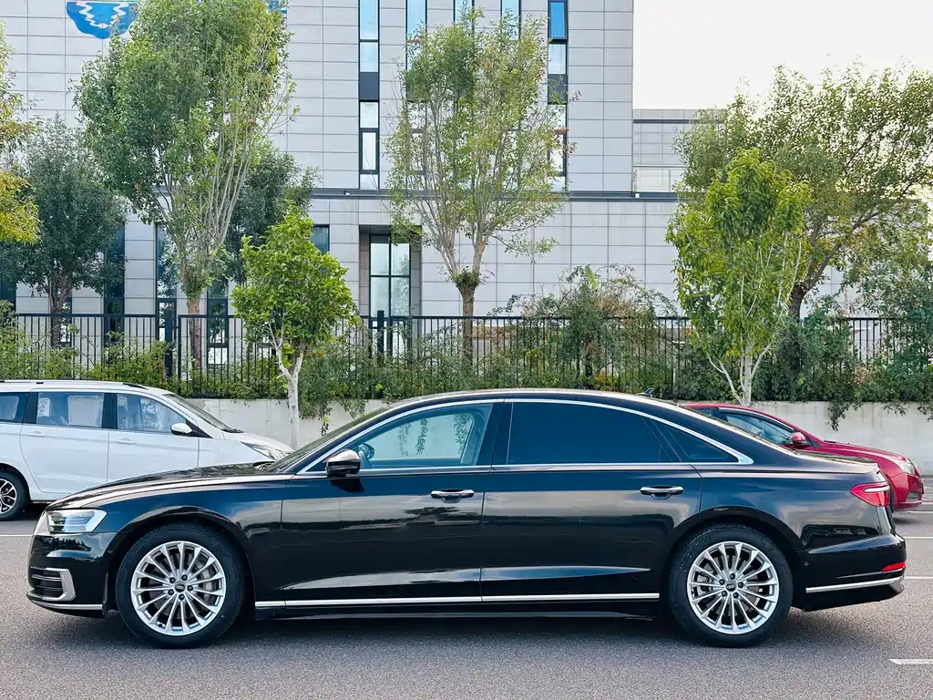 Audi A8 2019 — фото 3
