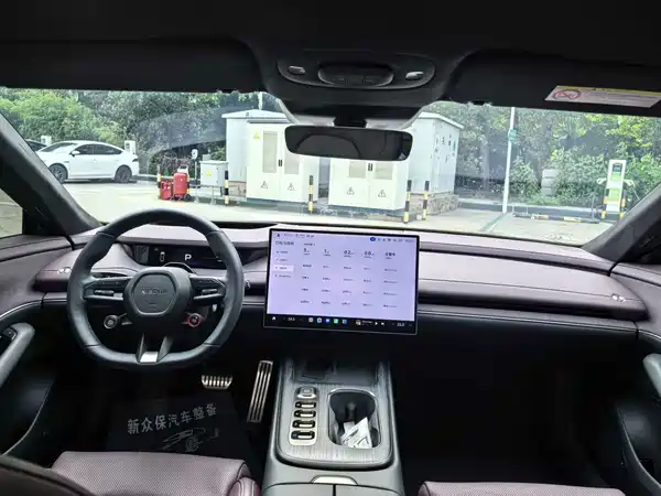 Xiaomi SU7 2024