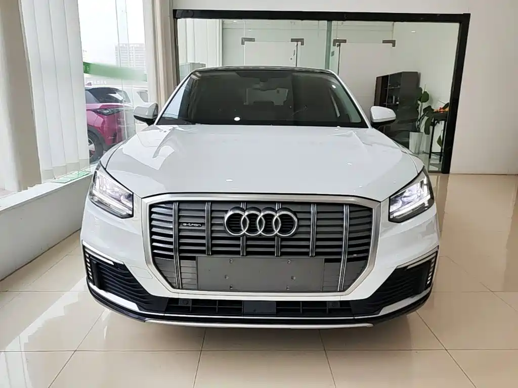 Audi Q2L E-Tron 2020