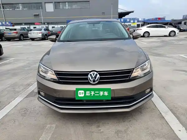 Volkswagen Sagitar 2016
