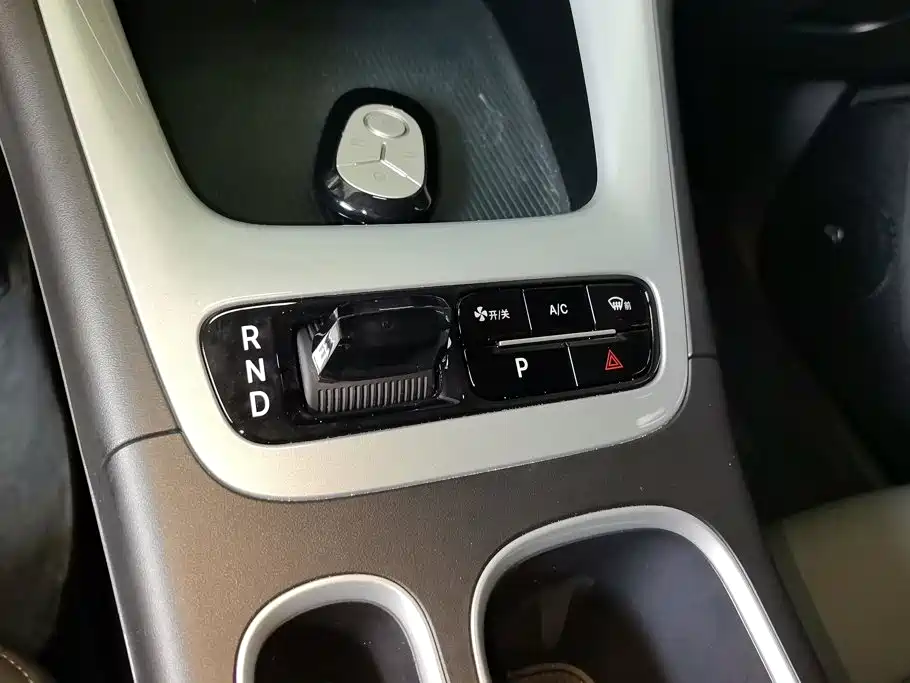 Geely Galaxy Starwish 2026 — фото 16