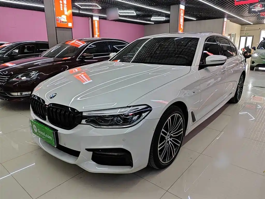 BMW 5 Series 2019 — фото 1