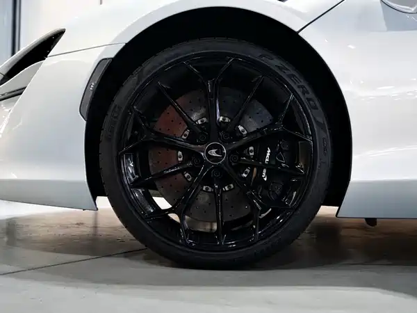 McLaren Artura 2025