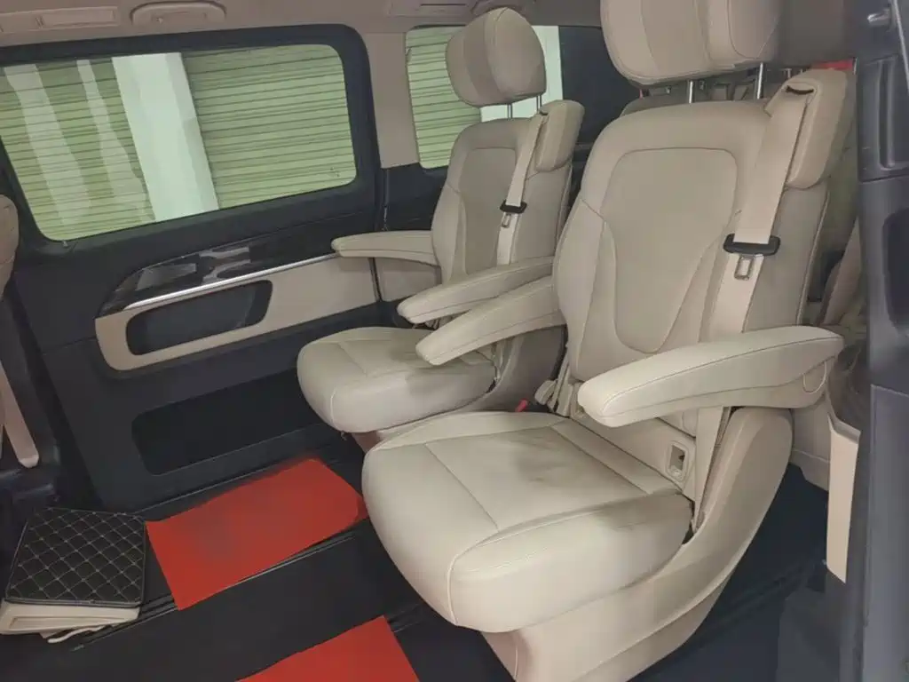 Mercedes-Benz V-Class 2019 — фото 17