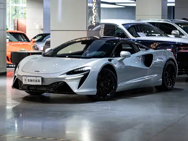 McLaren Artura 2025