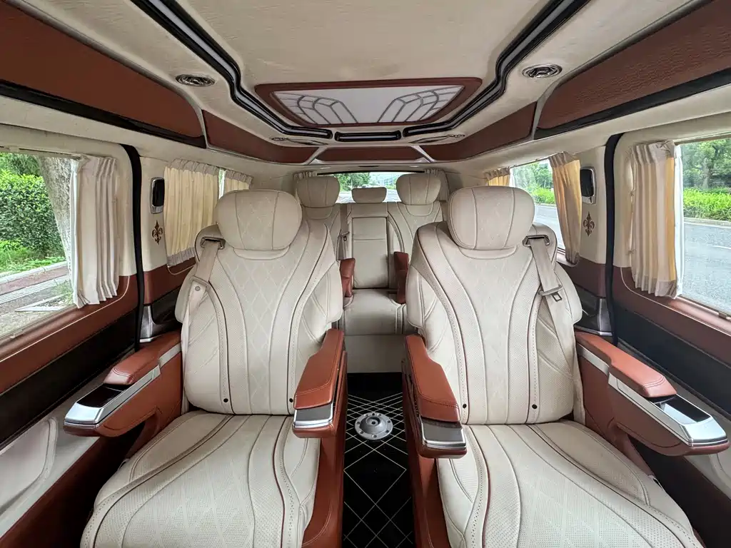 Mercedes-Benz V-Class 2022 — фото 11