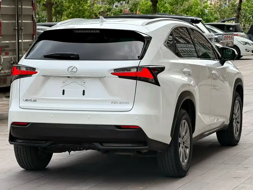 Lexus NX 2016 — фото 9