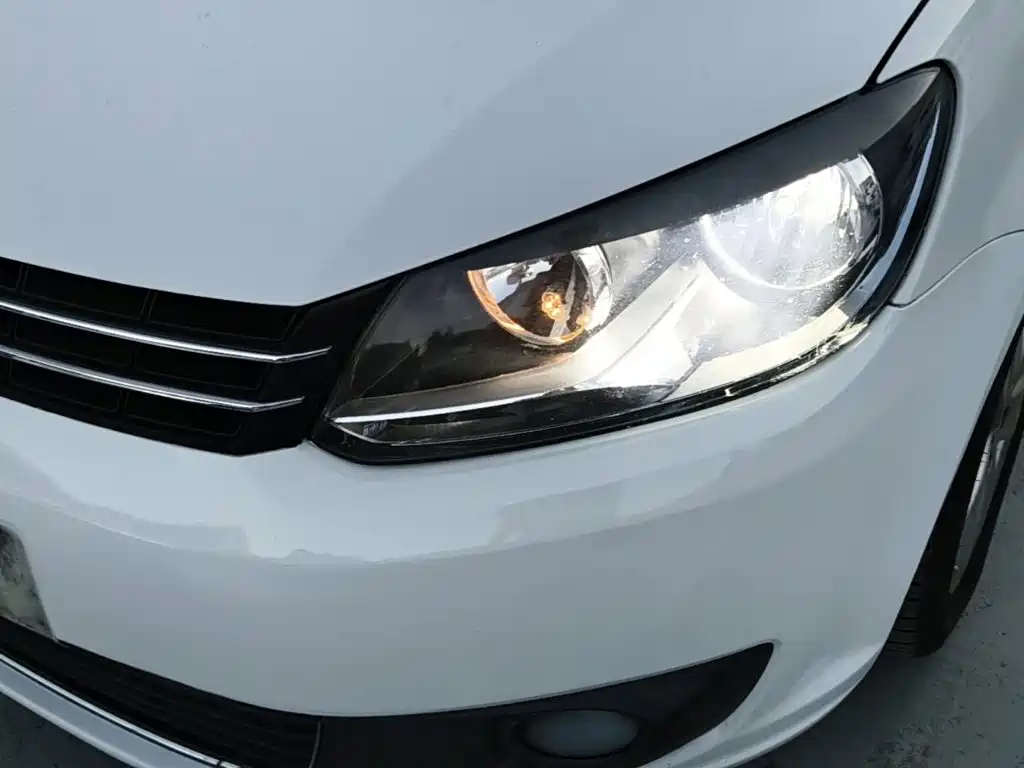Volkswagen Touran 2015 — фото 24