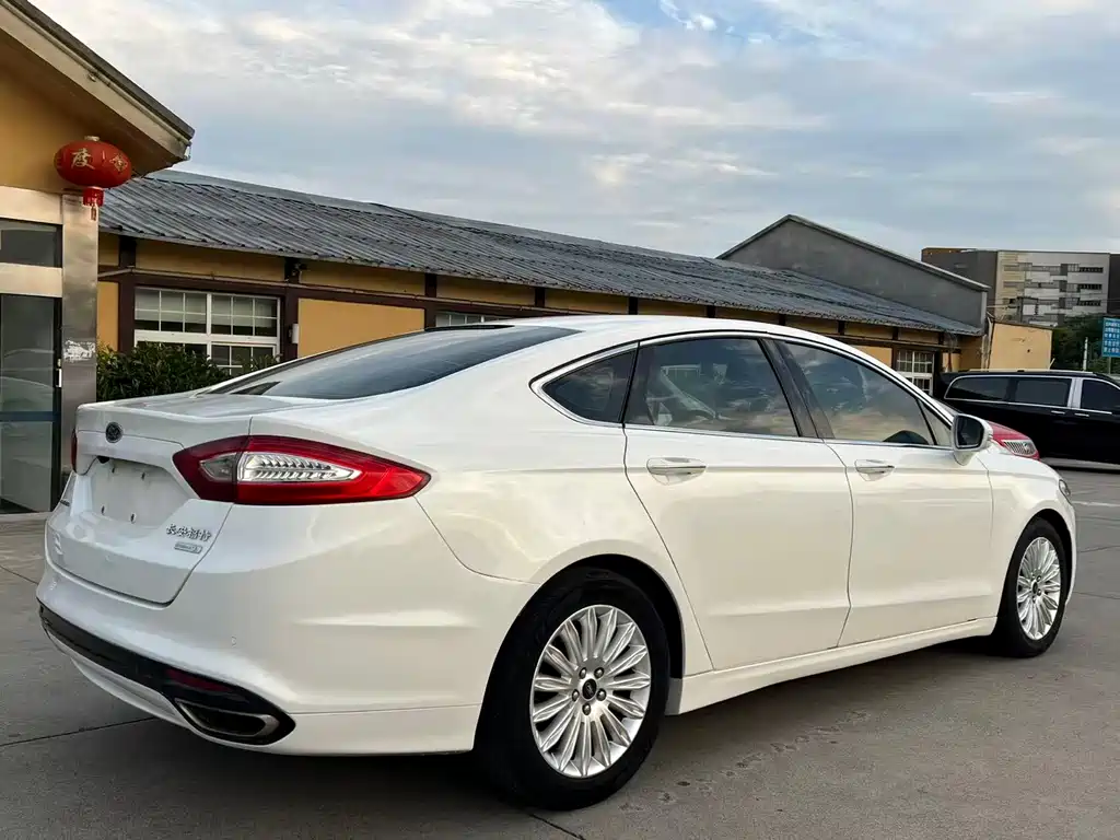 Ford Mondeo 2014 — фото 10