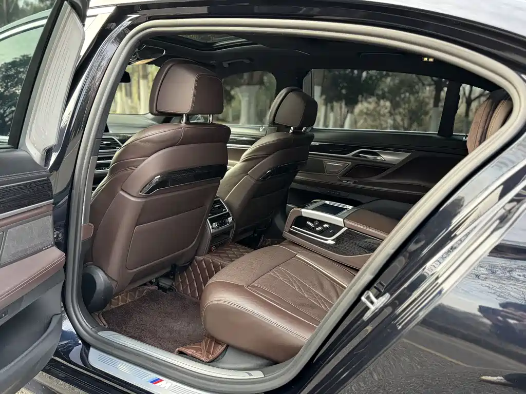 BMW 7 Series 2020 — фото 13