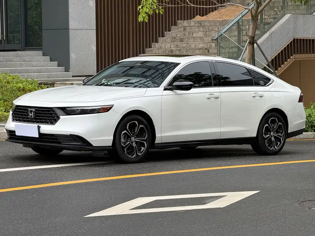 Honda Accord 2023 — фото 1