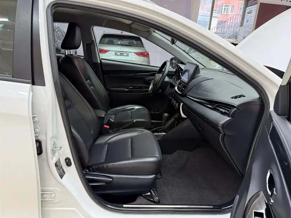 Toyota Yaris L 2022 — фото 19