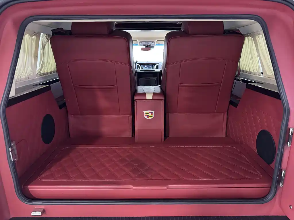 Cadillac Escalade 2018 — фото 13