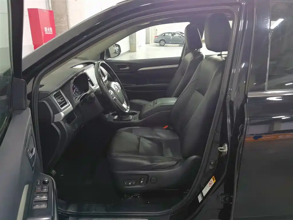 Toyota Highlander 2015 — фото 10