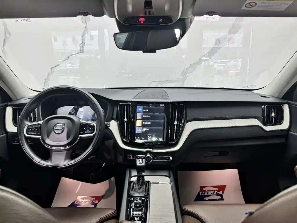 Volvo XC60 2018 — фото 10