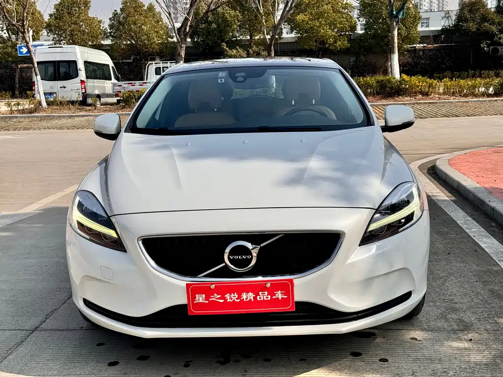 Volvo V40 2017 — фото 2