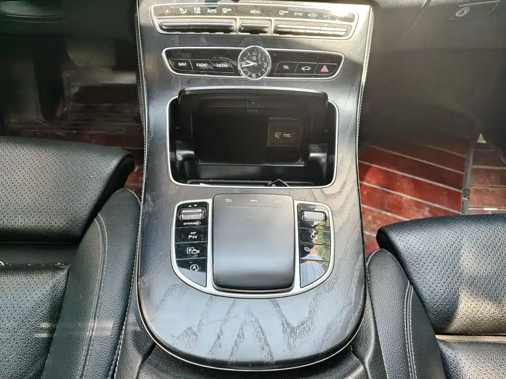 Mercedes-Benz E-Class 2019 — фото 28