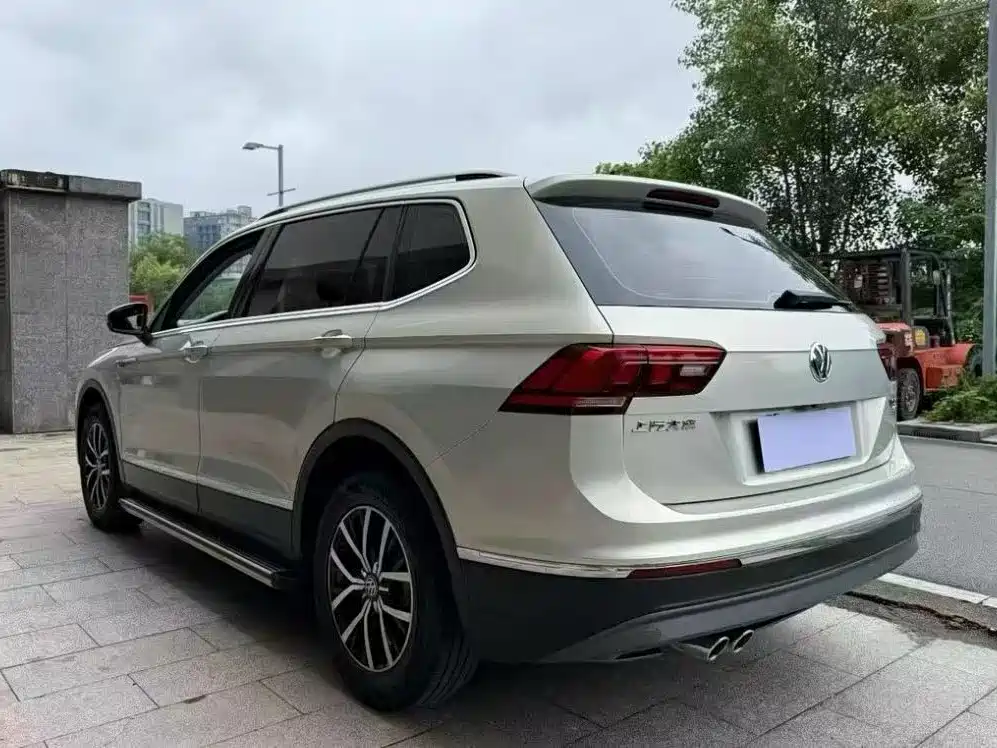 Volkswagen Tiguan L 2018 — фото 9