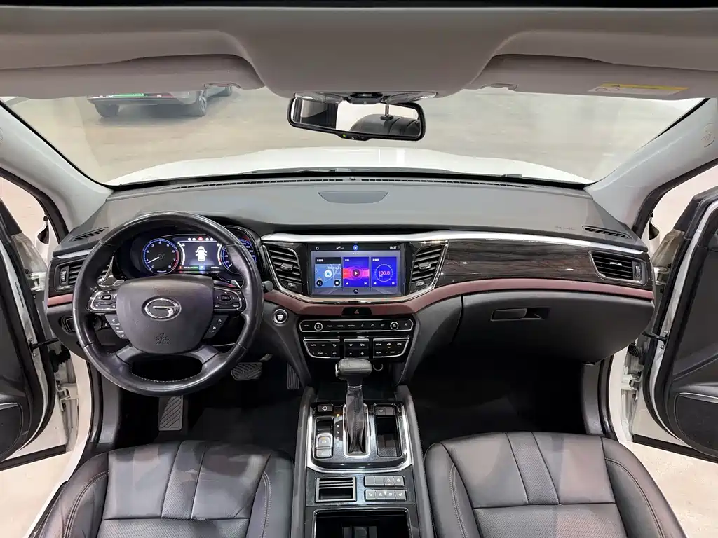 GAC Motor Trumpchi GS8 2017 — фото 6
