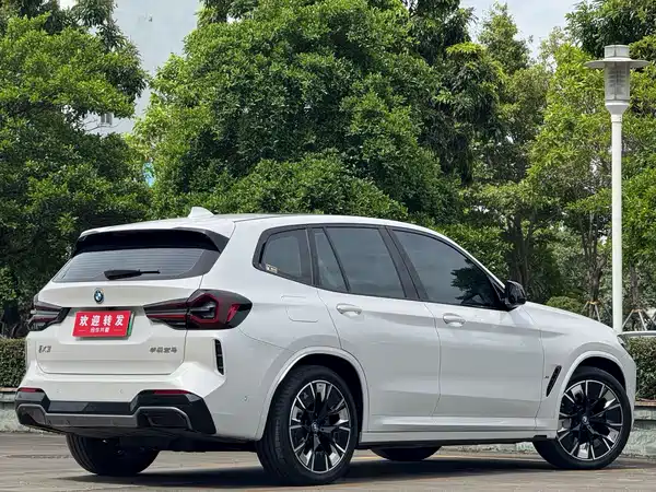 BMW iX3 2025