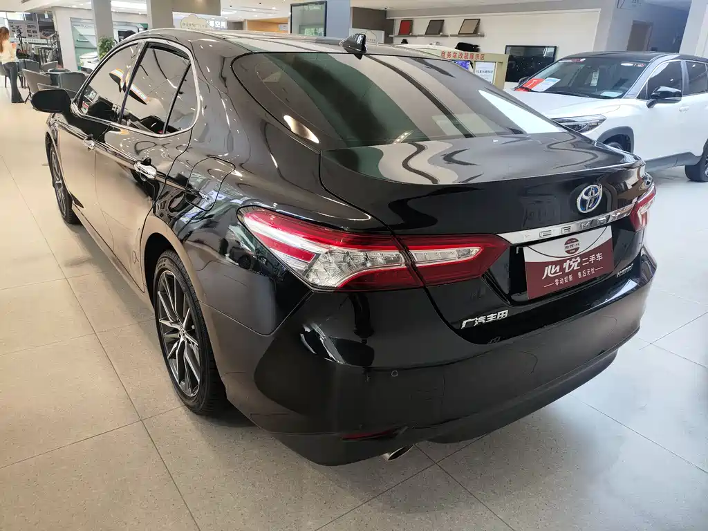 Toyota Camry 2022 — фото 17