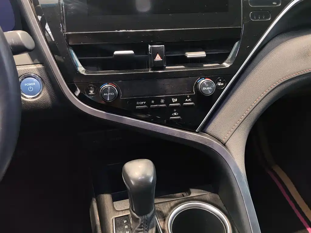 Toyota Camry 2022 — фото 11