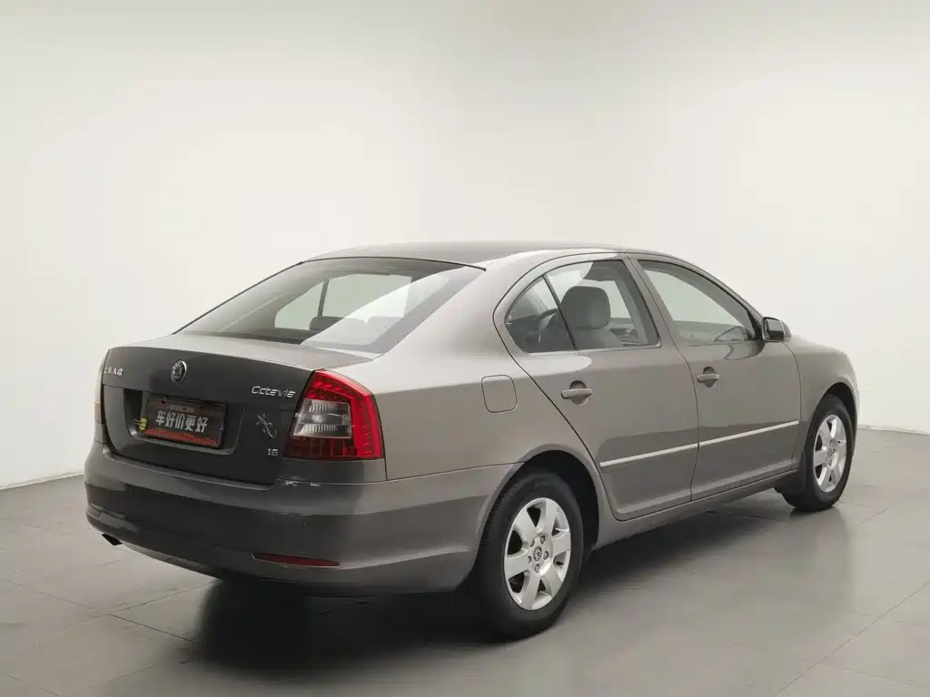 Skoda Octavia 2012 — фото 2