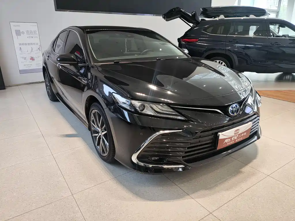 Toyota Camry 2022 — фото 3