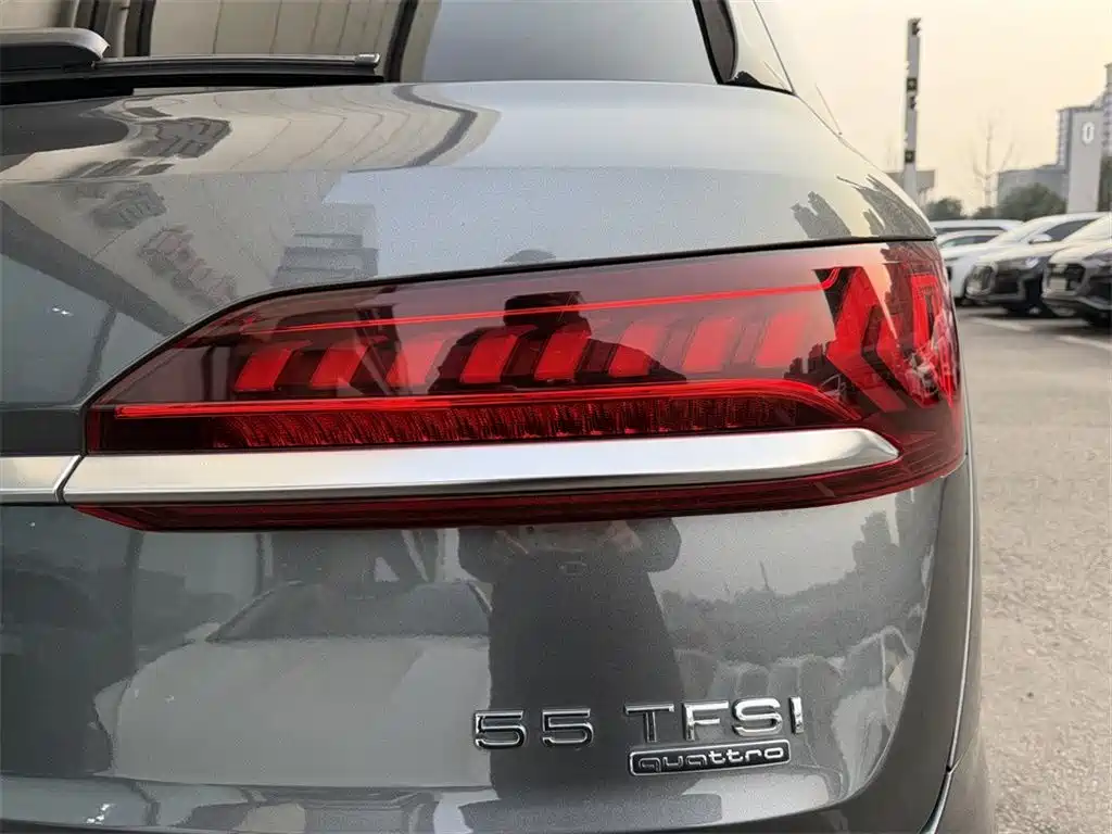 Audi Q7 2023 — фото 12