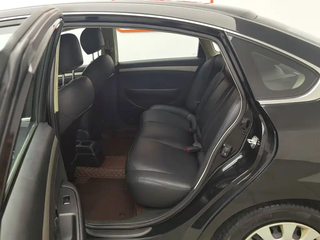 Nissan Sylphy 2017 — фото 15