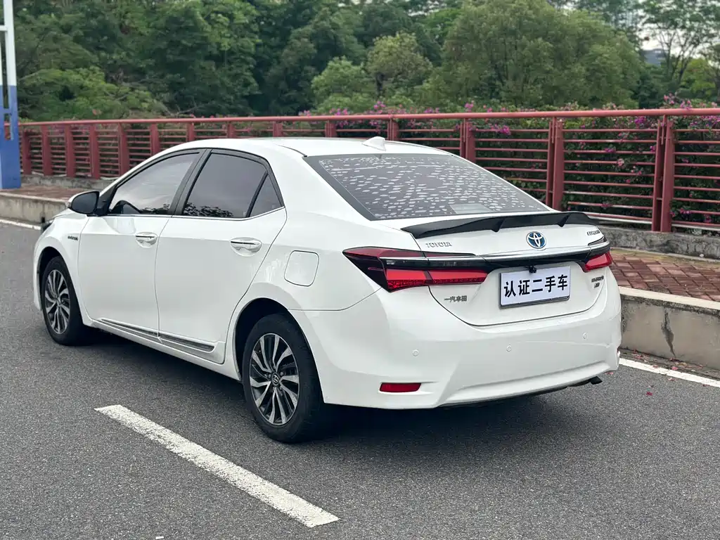 Toyota Corolla 2017 — фото 6