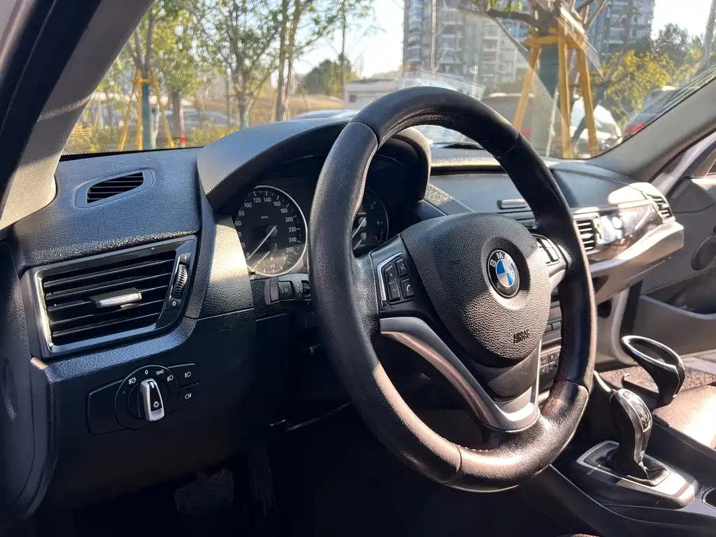BMW X1 2013 — фото 20