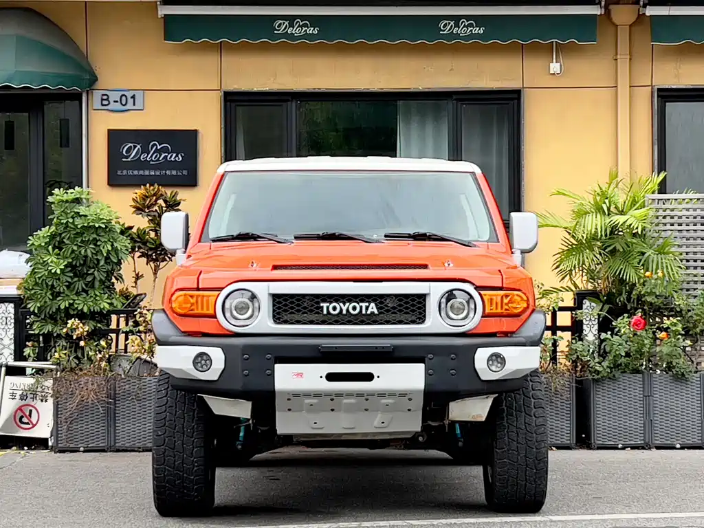 Toyota FJ Cruiser 2014 — фото 2