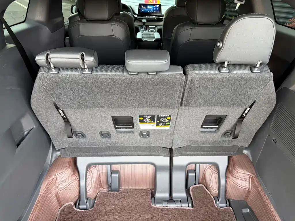 Toyota Granvia 2023 — фото 14