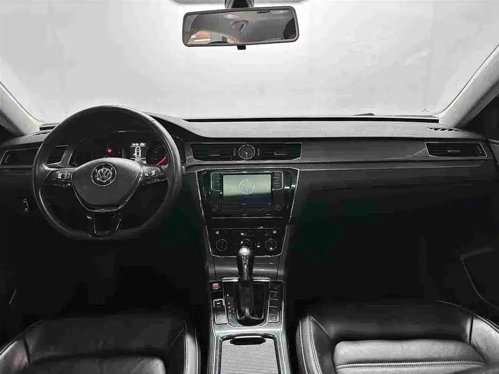 Volkswagen Passat 2018 — фото 10