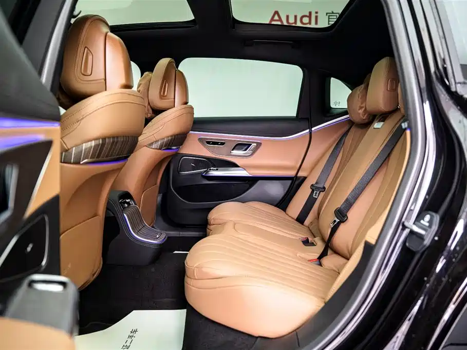 Mercedes-Benz E-Class 2025 — фото 11
