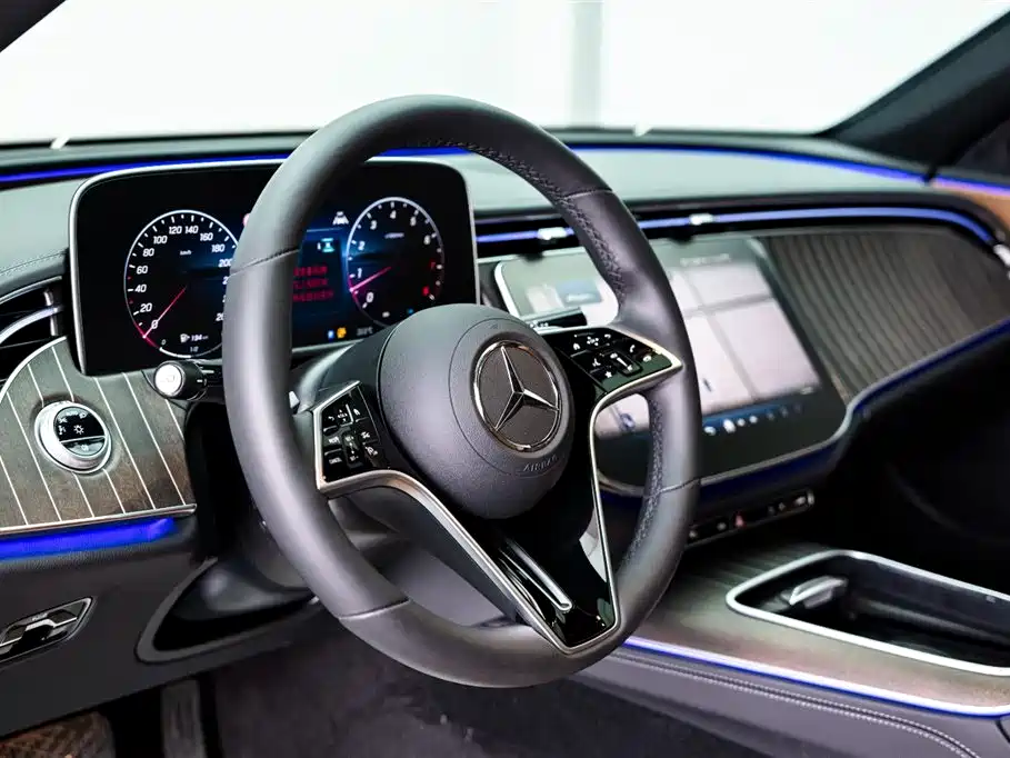 Mercedes-Benz E-Class 2025 — фото 17