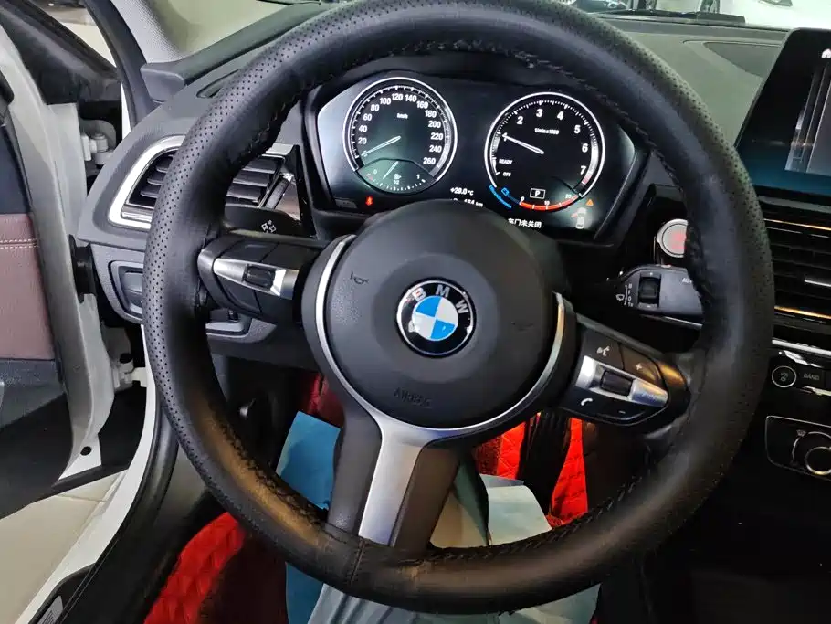 BMW 1 Series 2021 — фото 15