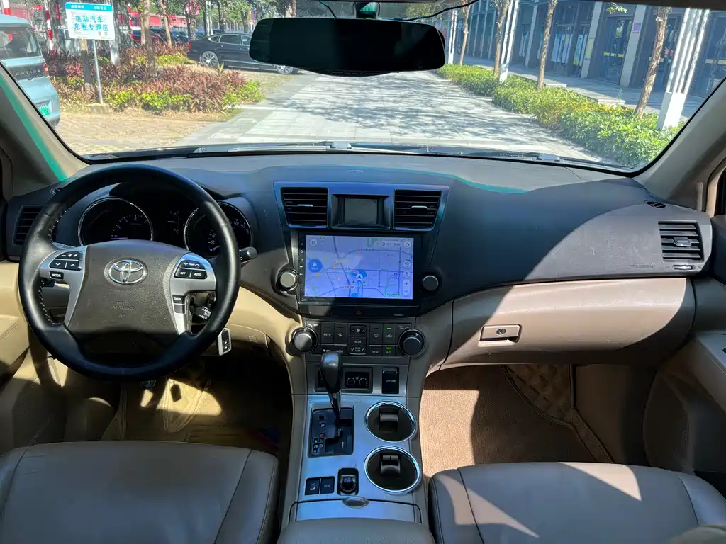 Toyota Highlander 2015 — фото 11